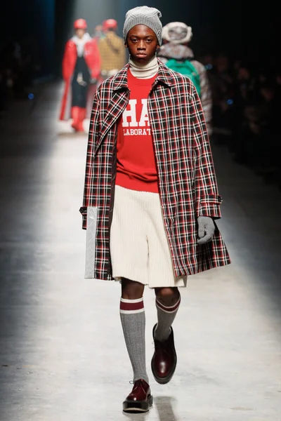 Look 15